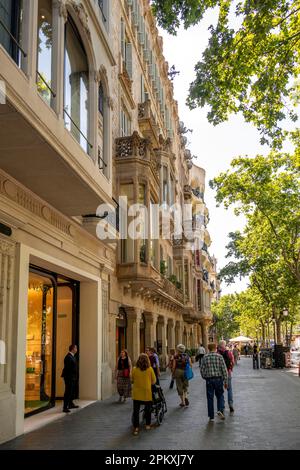 Einkaufsstraße Passeig de Gracia, Barcelona, Katalonien, Spanien Stockfoto