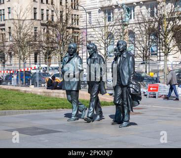 Die Beatles-Statuen in Liverpool, geformt von Andy Edwards, die ein echtes Foto darstellen Stockfoto