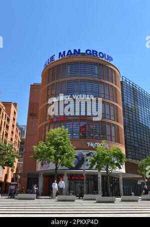 Theater Bluemax, Marlene-Dientrich-Platz, Potsdamer Platz, Tiergarten, Mitte, Berlin, Deutschland Stockfoto