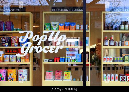 Pop Up Grocer, 205 Bleecker St, New York, New York, NYC, Foto eines ausgewählten Lebensmittelgeschäfts in Manhattans Greenwich Village Stockfoto