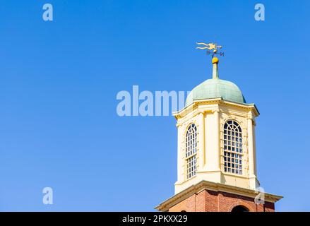 Der gelbe Kirchturm St. John's Episkopal Church Stockfoto