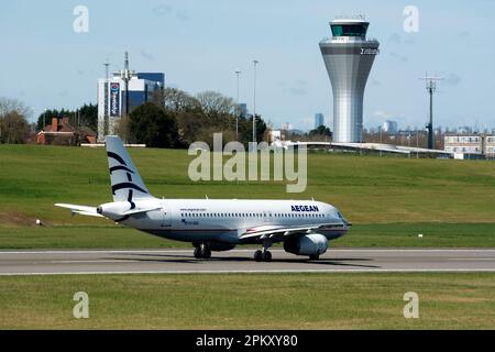 Aegean Airlines Airbus A320-232 startet am Flughafen Birmingham, Großbritannien (SX-DGB) Stockfoto