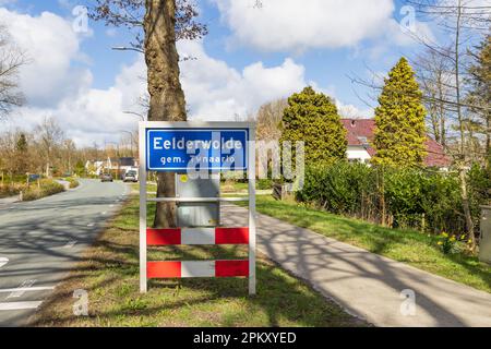 Eelderwolde, Niederlande - 27. März 2023: Ortsschild Eelderwolde municipallity Tynaarlo in Drenthe Niederlande Stockfoto