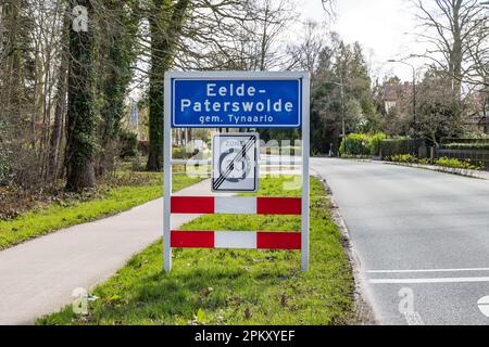 Eelde-Paterswolde - Niederlande: 27. März 2023: Ortsbezeichnung Eelde-Paterswolde municipallity Tynaarlo in Drenthe Niederlande Stockfoto