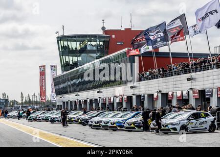 Ambiance Pitlane während der 1. Runde des Clio Cup Europe 2023 vom 7. Bis 10. April 2023 auf dem Circuit Paul Armagnac in Nogaro, Frankreich - Photo Marc de Mattia / DPPI Stockfoto