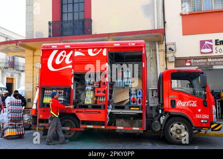 Coca-Cola-Lieferwagen in Oaxaca, Mexiko Stockfoto