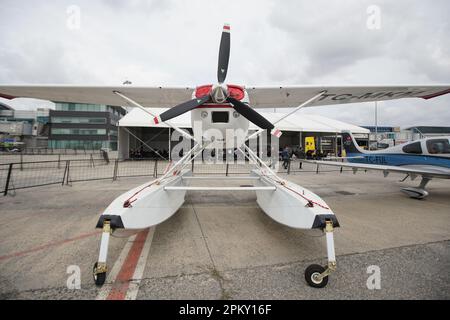 ISTANBUL, TURKIYE - 08. OKTOBER 2022: Private Cessna 185 Skywagon (18502710)-Ausstellung in Istanbul Airshow im Istanbul Atatürk Airport Stockfoto