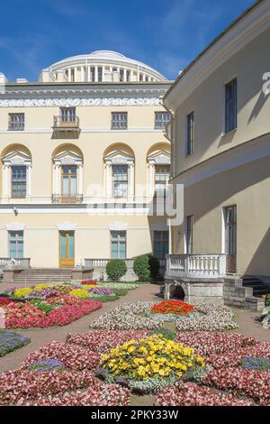 Pawlowsk, der Garten der Kaiserin Maria, Blumenbeet, Sankt Petersburg Stockfoto