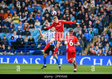 Harvey Rodgers #16 von Accrington Stanley führt den Ball während des Spiels der Sky Bet League 1 Sheffield Wednesday vs Accrington Stanley in Hillsborough, Sheffield, Großbritannien, 10. April 2023 (Foto: Ben Roberts/News Images) Stockfoto