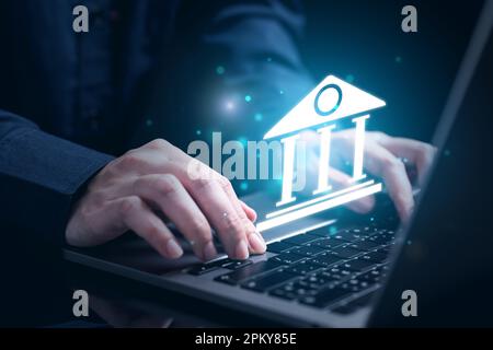 Menschen sparen Geld im Bank-, Finanz- und Bankkonzept Stockfoto