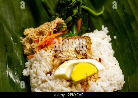 Sego Wiwit, ein traditionelles Essen aus Zentraljava, Indonesien Stockfoto