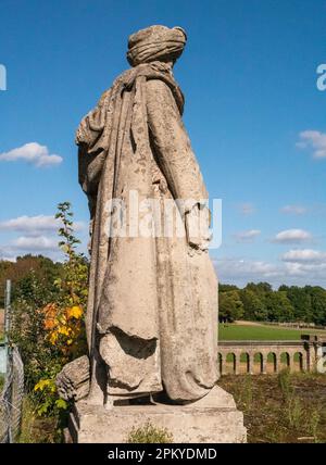 Statue, die die Türkei personifiziert, von Baron Carlo Marochetti im Crystal Palace Park. Für den 1854 eröffneten Crystal Palace in Sydenham. Stockfoto