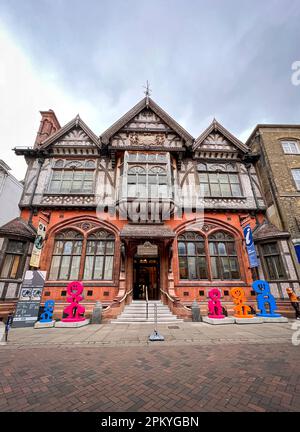 Royal Museum and Public Library, auch bekannt als Beaney House, in der High Street, Canterbury, Kent, Großbritannien Stockfoto