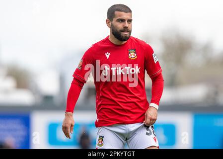 Wrexham, Großbritannien. 10. April 2023. Elliot Lee von Wrexham während des Spiels der Vanarama National League, Wrexham vs Notts County auf dem Rennplatz, Wrexham, Großbritannien, am Montag, den 10. April 2023 (Foto von Phil Bryan/Alamy Live News). Guthaben: Philip Bryan/Alamy Live News Stockfoto