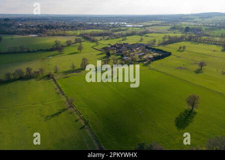 Panoramablick rund südlich über Battlemead Common, West Field (Maidenhead links), Berkshire, England. Stockfoto