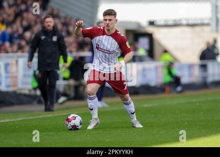 Northampton, Großbritannien. 10. April 2023 Sam Hoskins von Northampton Town während der ersten Hälfte des Spiels der Sky Bet League 2 zwischen Northampton Town und Gillingham im PTS Academy Stadium in Northampton am Montag, den 10. April 2023. (Foto: John Cripps | MI News) Guthaben: MI News & Sport /Alamy Live News Stockfoto