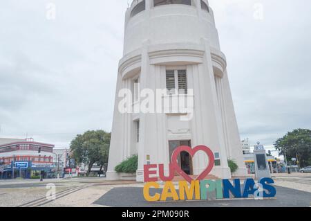 Campinas-sp, brasilien-April 09,2023 Burgturm, Touristenturm, der sich an einem Ort befindet, an dem man die Stadt der Wiesen sehen kann. Stockfoto