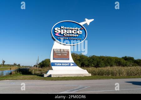 Das Schild Kennedy Space Center Visitor Complex befindet sich auf Merritt Island, Florida, USA Stockfoto