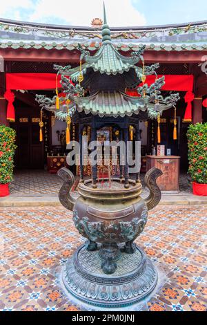 Zenser im Thian Hock Keng Tempel, Singapur Stockfoto