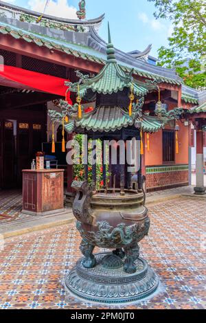 Zenser im Thian Hock Keng Tempel, Singapur Stockfoto