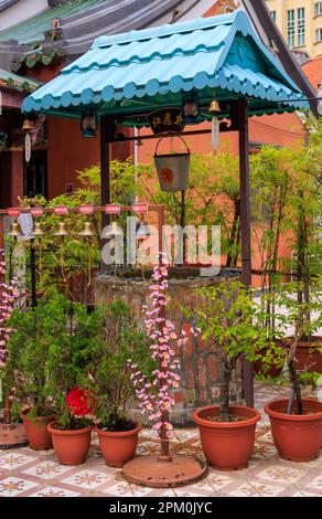 Wishing well in Thian Hock Keng Temple, Singapur Stockfoto