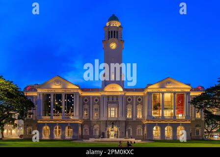 Victoria Theater und Konzerthalle bei Nacht, Singapur Stockfoto