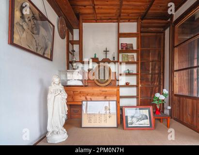 nagasaki, kyushu - 11 2022. Dez.: Nagai Takashis ein-Zimmer-Haus namens Nyokodo nach Christus Worten "Love your Neighbor as Yourself", wo er bedri war Stockfoto