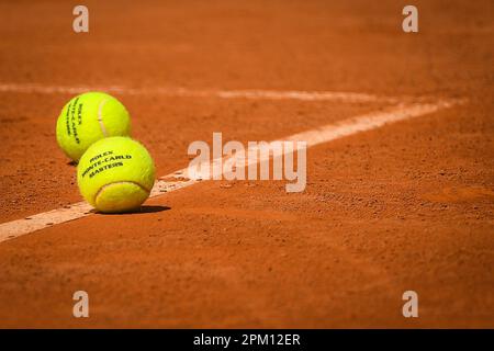 Roquebrune-Cap-Martin, Frankreich, Frankreich. 9. April 2023. Darstellung der offiziellen Bälle während des Tennisturniers Rolex Monte-Carlo Masters 2023, ATP Masters 1000 im Monte-Carlo Country Club am 09. April 2023 in Roquebrune-Cap-Martin, Frankreich. (Kreditbild: © Matthieu Mirville/ZUMA Press Wire) NUR REDAKTIONELLE VERWENDUNG! Nicht für den kommerziellen GEBRAUCH! Stockfoto