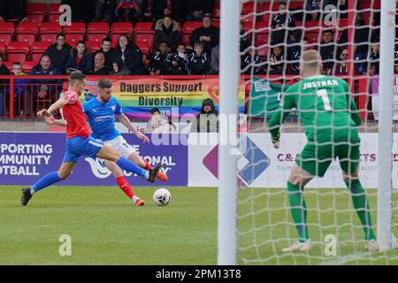 Dagenham, Kent, Großbritannien. 10. April 2023 Chesterfield Mittelfeldspieler Ryan Colclough (10) während des Spiels Dagenham & Redbridge gegen Chesterfield National League in der Victoria Road, Dagenham, Großbritannien, am 10. April 2023, Eleanor Hoad Credit: Every Second Media/Alamy Live News Stockfoto