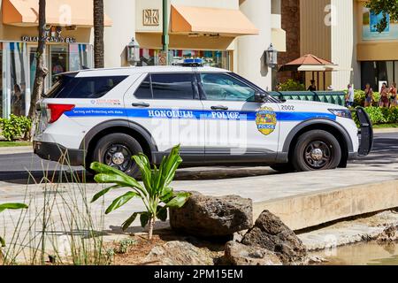 Waikiki, Oahu, Hawaii, USA, 6. Februar, 2023: Honolulu Police Cars parken auf der Kalakaua Avenue in Waikiki Stockfoto