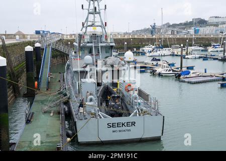 HMC Seeker das führende Schiff der Zoll- und Verbrauchsteuerflotte von 42-Meter-Zollpatrouillenschiffen, gesehen in Ramsgate Port England Großbritannien Stockfoto