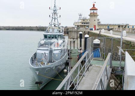 HMC Seeker das führende Schiff der Zoll- und Verbrauchsteuerflotte von 42-Meter-Zollpatrouillenschiffen, gesehen in Ramsgate Port England Großbritannien Stockfoto