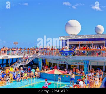 MIAMI, FLORIDA - 18. Dezember 2022: Royal Caribbean betreibt über 25 Schiffe und besitzt Celebrity Cruise Lines Stockfoto