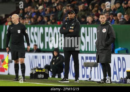 Burnley, Großbritannien. 10. April 2023. Vincent Kompany Manager von Burnley beim Sky Bet Championship-Spiel Burnley gegen Sheffield United in Turf Moor, Burnley, Großbritannien, 10. April 2023 (Foto von James Heaton/News Images) in Burnley, Großbritannien, am 4./10. April 2023. (Foto: James Heaton/News Images/Sipa USA) Guthaben: SIPA USA/Alamy Live News Stockfoto