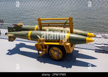 Raketen sind an Bord des Flugzeugträgers USS Yorktown der US-Marine im Patriot's Point Naval and Maritime Museum in Mount Pleasant, SC, USA. Stockfoto