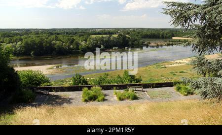 Blick auf die Loire vom Hügel am linken Ufer des Chateau de Chaumont, Loire-Tal, Frankreich Stockfoto