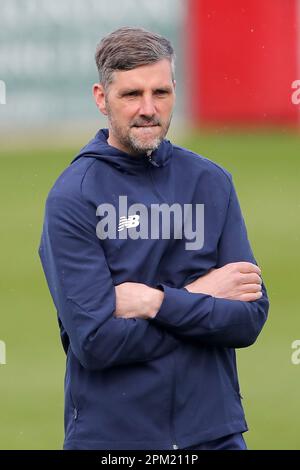 Dagenham und Redbridge managerÊBen Strevens während Dagenham & Redbridge vs Chesterfield, Vanarama National League Football im Chigwell Constructio Stockfoto