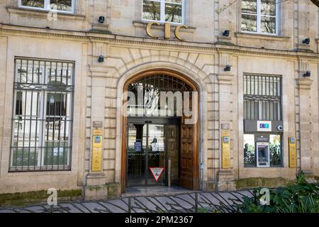 Bordeaux , Aquitaine France - 04 02 2023 : CIC-Logo und Markentext auf dem Eingangsgebäude fassade der französischen Agenturbank Stockfoto