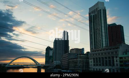 Wandern in Manila bei Sonnenuntergang. Stockfoto