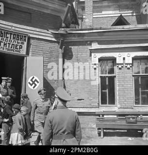 1940er, Foto eines deutschen Wehrmachtmitglieds in Lettland (Riga, Pskov und Umgebung).'Ausstellung Adolf Hitler und seine Schöpfung'. Filter verbessert. Stockfoto