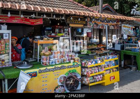 Imbissstände im Doi Inthanon Nationalpark, Chiang Mai, Thailand. Stockfoto