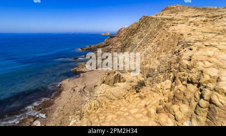 Säulenförmige Verbindungsstrukturen von Punta Baja, Lava-Flüsse, vulkanische Felsen, Naturpark Cabo de Gata-Níjar, UNESCO-Biosphärenreservat, heißes Wüstenklima Stockfoto