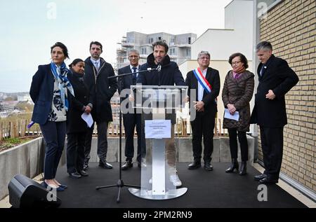 St. Ouen, Frankreich. 11. April 2023. Tony Estanguet, Präsident von Paris 2024 während eines Besuchs des Athletendorfs am 11. April 2023, das von SolidEO in Saint-Ouen-sur-seine, Saint-Denis, entwickelt wurde, um die Studentenresidenz einzuweihen, die die ersten Einwohner des Dorfes aufnehmen wird. Dieses Gebäude wurde für die Athleten der Olympischen Spiele 2024 in Paris mit Blick auf die Umwelt gebaut, um die Umweltbelastung erheblich zu reduzieren. Foto: Tomas Stevens/ABACAPRESS.COM Kredit: Abaca Press/Alamy Live News Stockfoto