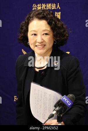 11. April 2023, Tokio, Japan – Tomoko Yoshino, Leiter des Japanischen Gewerkschaftsbundes (Rengo) trifft am Dienstag, den 11. April 2023, im japanischen Verein der Auslandskorrespondenten in Tokio ein. Yoshino hat mehr Lohnerhöhungen für kleine und mittlere Unternehmen gefordert. (Foto: Yoshio Tsunoda/AFLO) Stockfoto