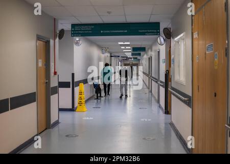 Korridore im Royal surrey Hospital Stockfoto