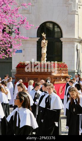 Schwimmerskulptur von Jesus Christus, dem Auferstehungs-Christus in der Ostersonntagsprozession Santander Cantabria Spanien Stockfoto