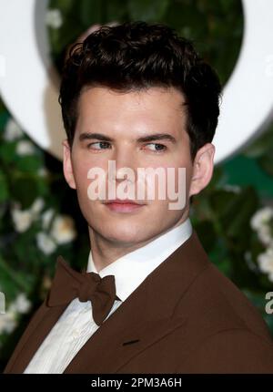 Luke Newton besucht die Weltpremiere der „Bridgerton“ Staffel 2 im Tate Modern in London. Stockfoto