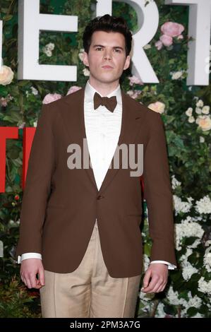 Luke Newton besucht die Weltpremiere der „Bridgerton“ Staffel 2 im Tate Modern in London. Stockfoto