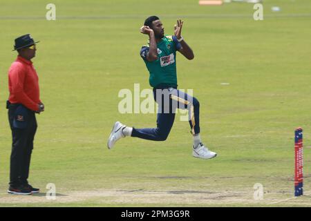 Ebadot Hossain bpwl während des Dhaka Premier Division Cricket League 2022-23. Runde Spiel zwischen Abahani Ltd Und SK Jamal DC bei Sher-e-Bangla Stockfoto