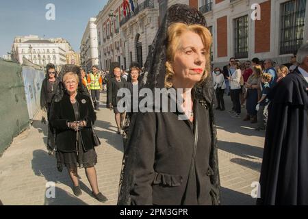 Madrid, Spanien. 08. April 2023. Die Prozession von La Soledad, der letzten der Heiligen Woche, die durch das Zentrum von Madrid, Spanien, am 8. April 2023 verläuft. (Foto: Alberto Sibaja/Pacific Press/Sipa USA) Guthaben: SIPA USA/Alamy Live News Stockfoto